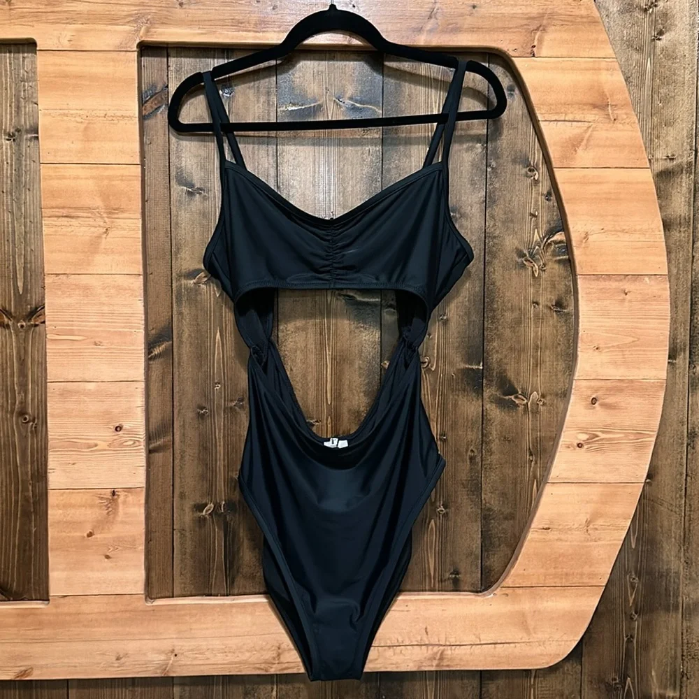 Madewell Cinched Cutout One-Piece Swimsuit in True Black - Picture 5 of 9